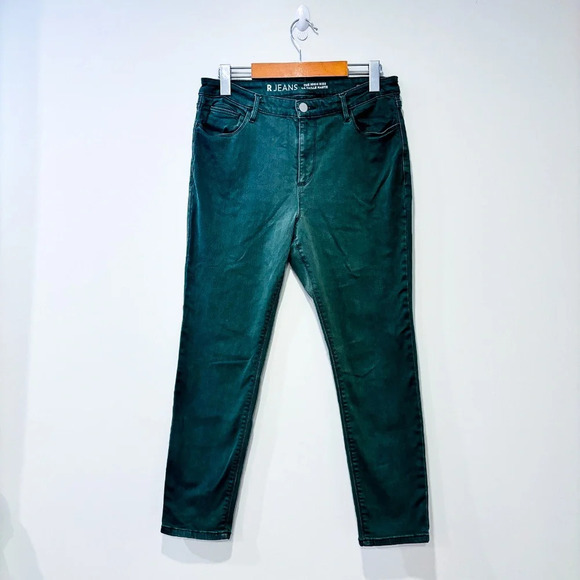 REITMANS High-Waisted Green Jeans (31P) – Petite Fit Denim * - Picture 2 of 10